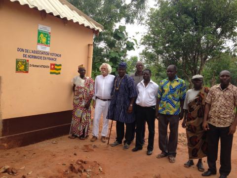 Inauguration des latrines construites par l'association Yotonor